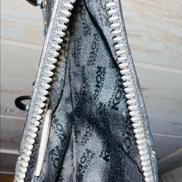 Michael Kors Black Leather and embossed Silver Button Wristlet Vintage - Picture 12 of 16